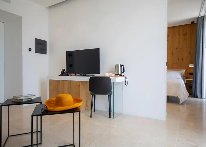 Abelia Sea צ'פאלו