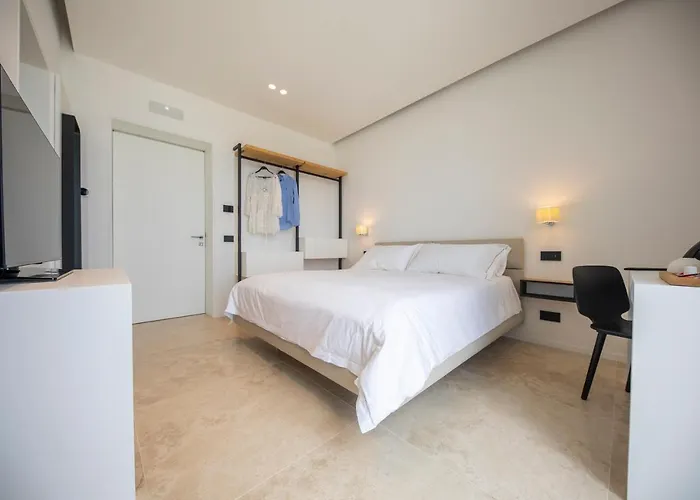 Abelia Sea 4* צ'פאלו