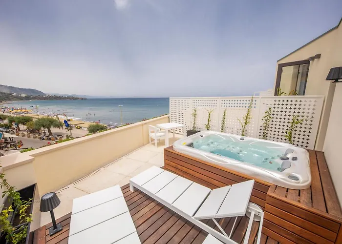 Abelia Sea בית הארחה